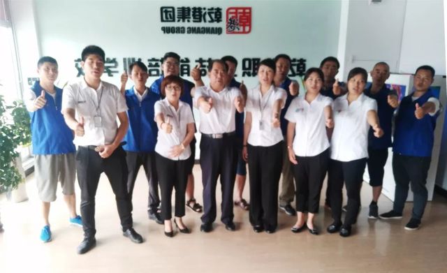 乾港學校學員畢業(yè) 乾港學校學員畢業(yè)