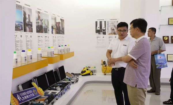 海港區政府領導蒞臨乾港 海港區政府領導蒞臨乾港