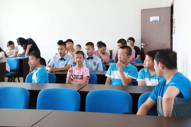 乾港關愛兒童 乾港關愛兒童